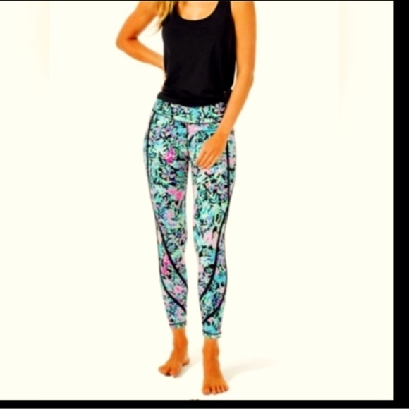 Lilly Pulitzer Luxletic weekender high-rise legging in Onyx Let's